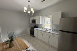 357 Huger St photo 4