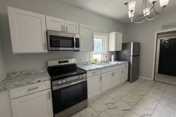 357 Huger St photo 4