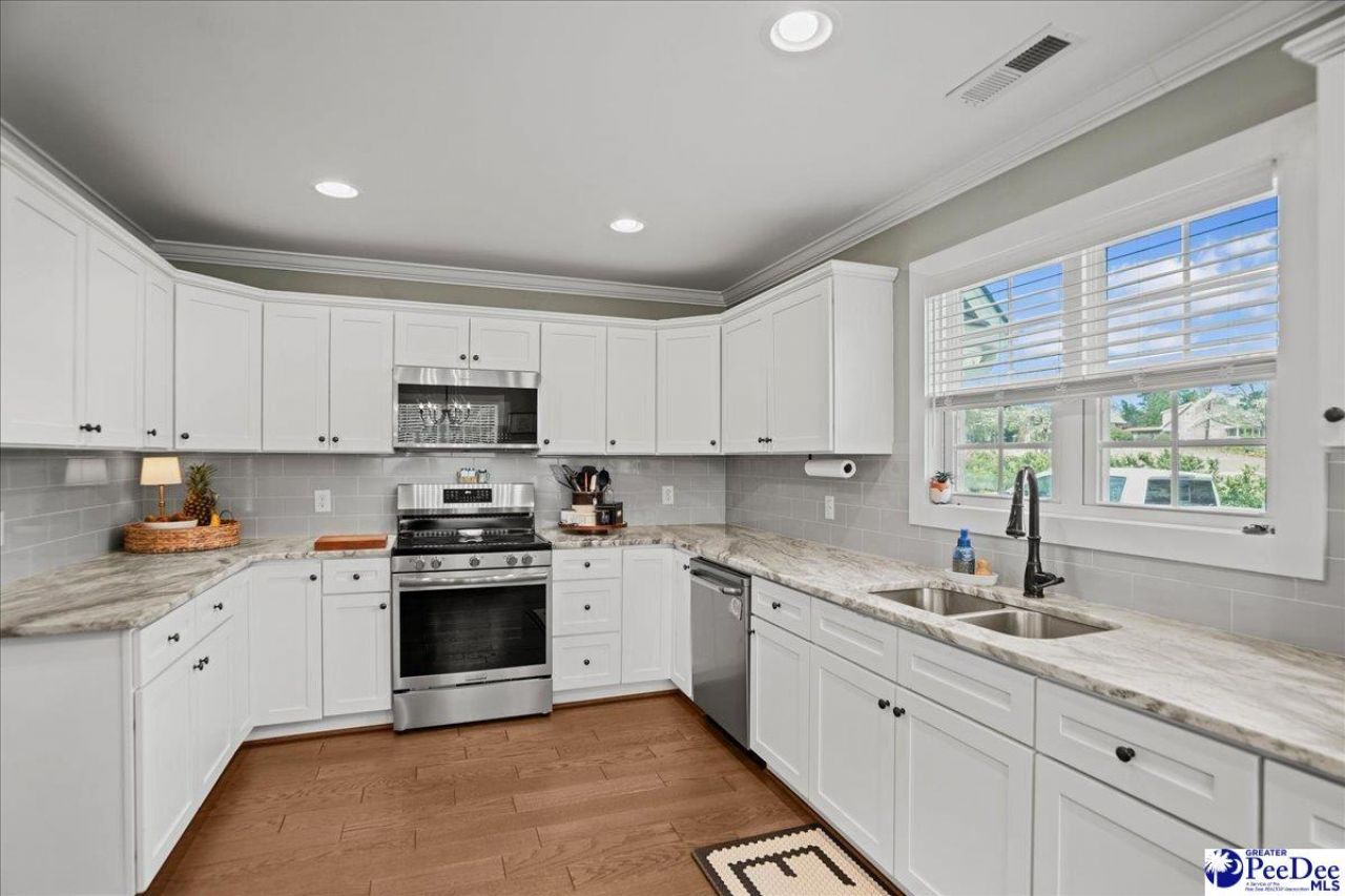 1105 Huntington Drive Photo 17