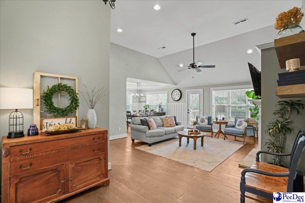 1105 Huntington Drive Photo 6