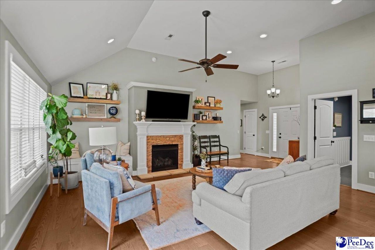 1105 Huntington Drive Photo 7