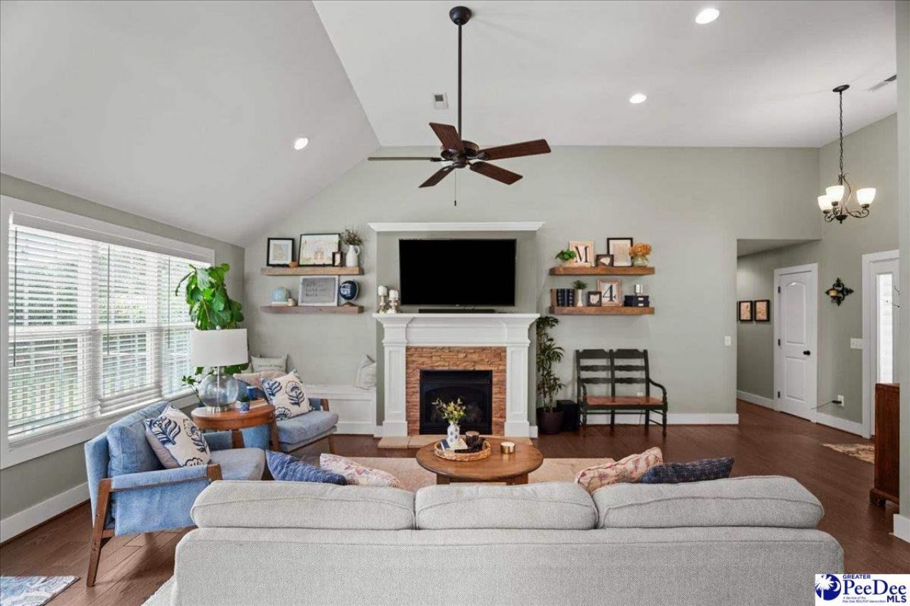 1105 Huntington Drive Photo 8