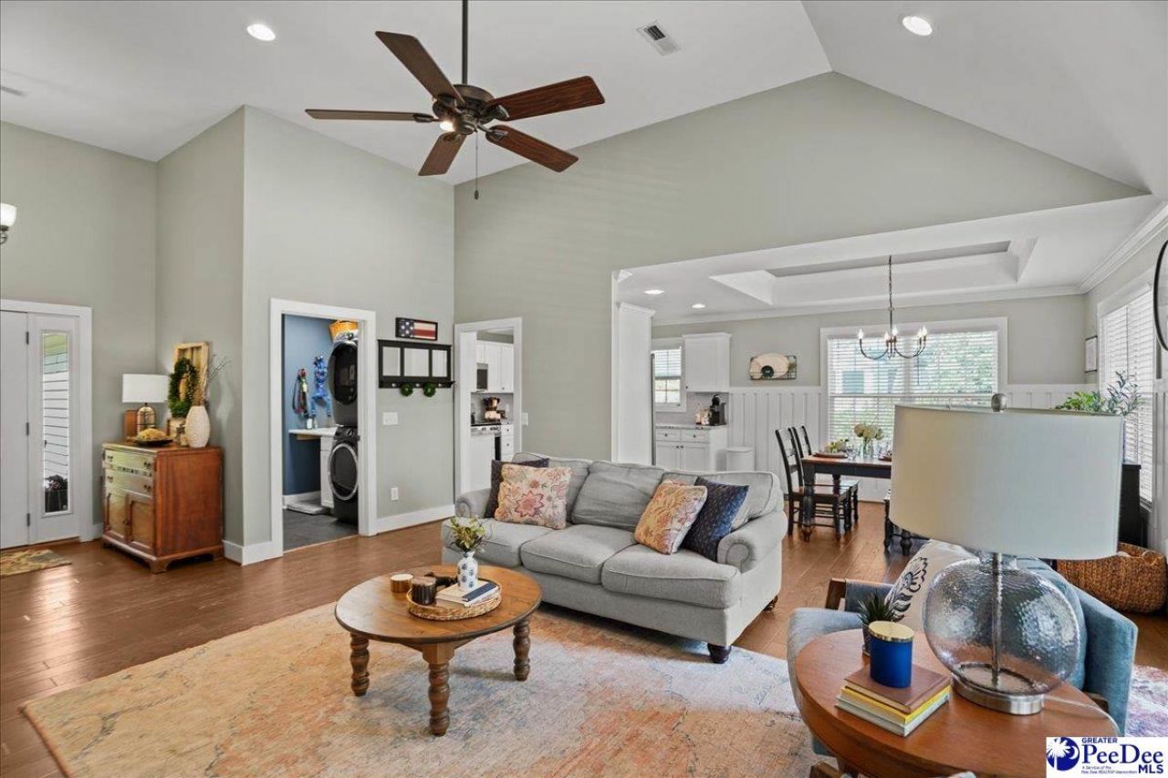 1105 Huntington Drive Photo 9