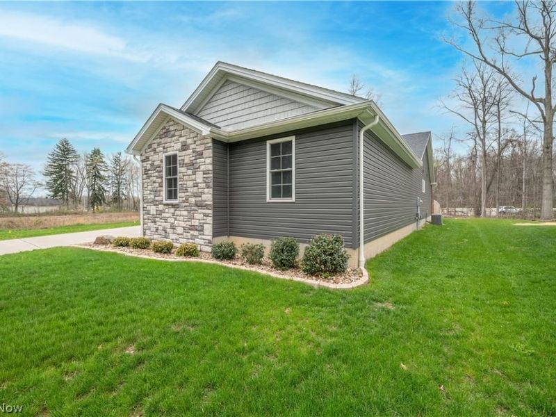 95 Muirfield Drive SE, Warren, OH 44484 Photo 5