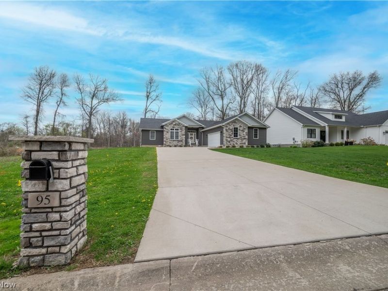 95 Muirfield Drive SE, Warren, OH 44484 Photo 6