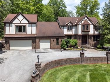 77 Carr Road , Hinckley, OH 44233