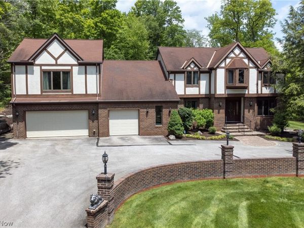 77 Carr Road , Hinckley, OH 44233