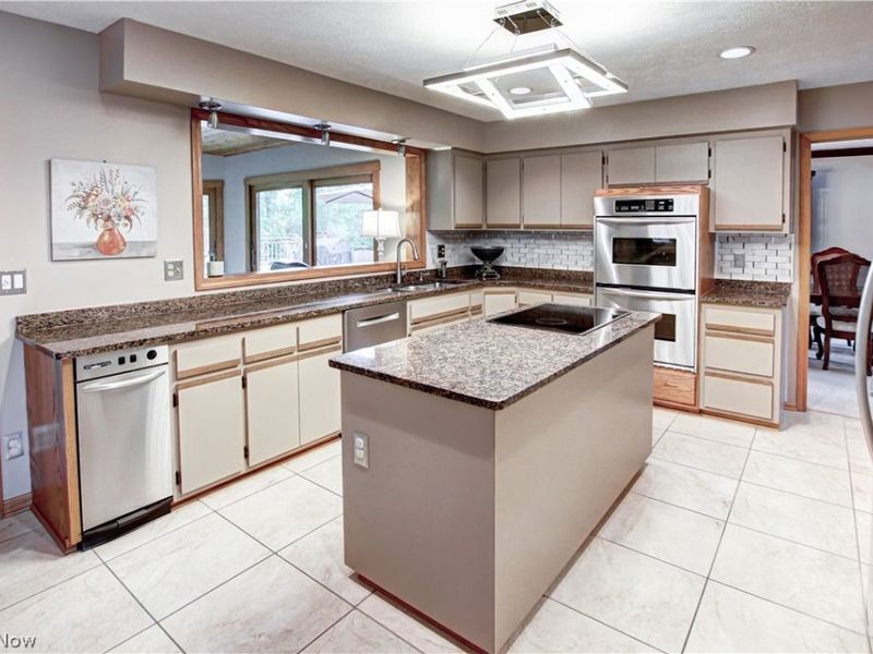 77 Carr Road, Hinckley, OH 44233 Photo 2