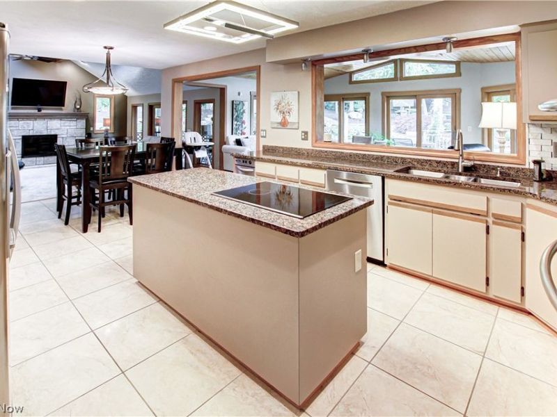 77 Carr Road, Hinckley, OH 44233 Photo 4