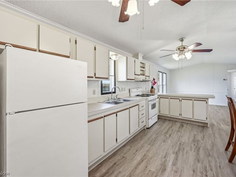 605 Sugar Pines Drive SW, Warren, OH 44481 Photo 10