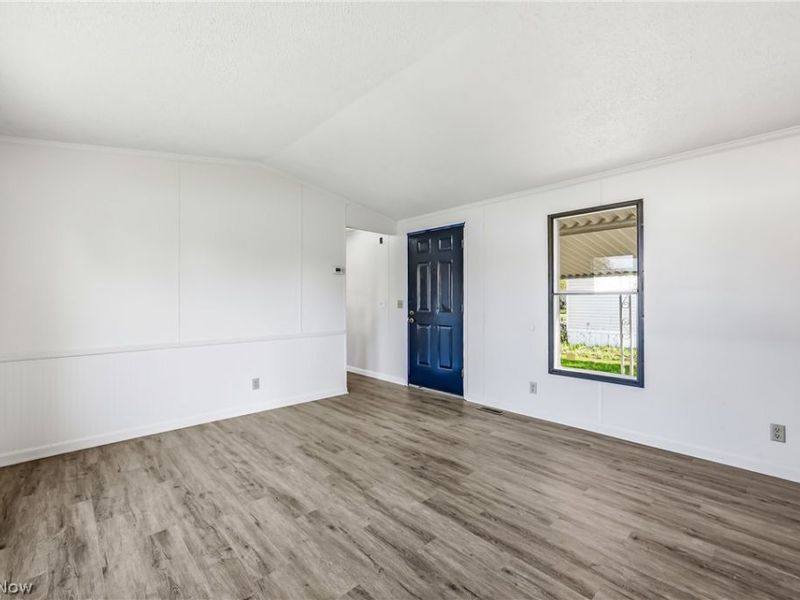 605 Sugar Pines Drive SW, Warren, OH 44481 Photo 3