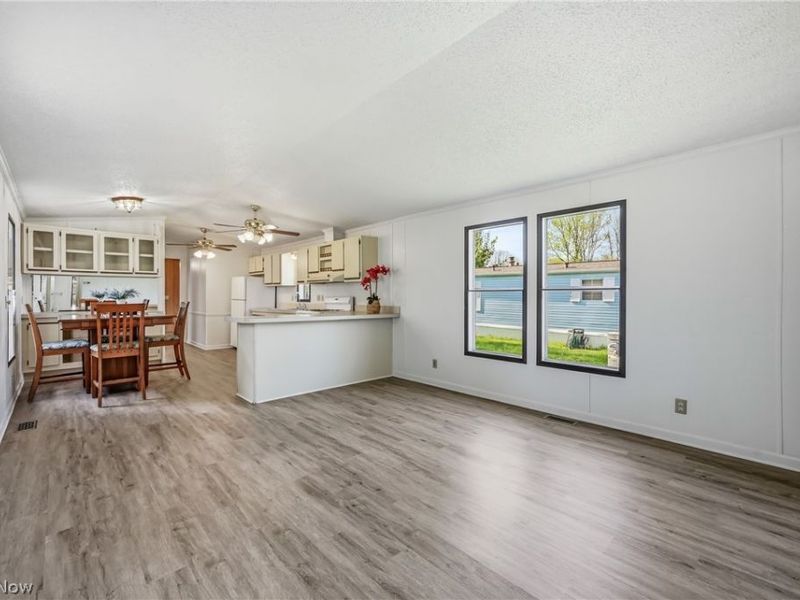 605 Sugar Pines Drive SW, Warren, OH 44481 Photo 5