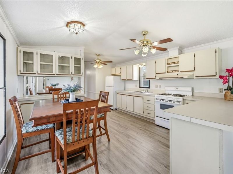 605 Sugar Pines Drive SW, Warren, OH 44481 Photo 8