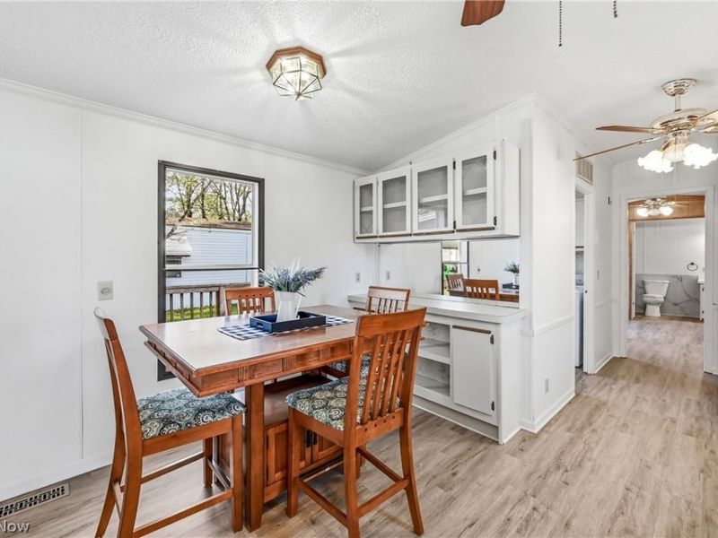 605 Sugar Pines Drive SW, Warren, OH 44481 Photo 9