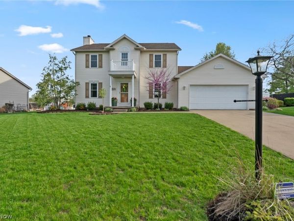 114 Shawnee Circle , Louisville, OH 44641