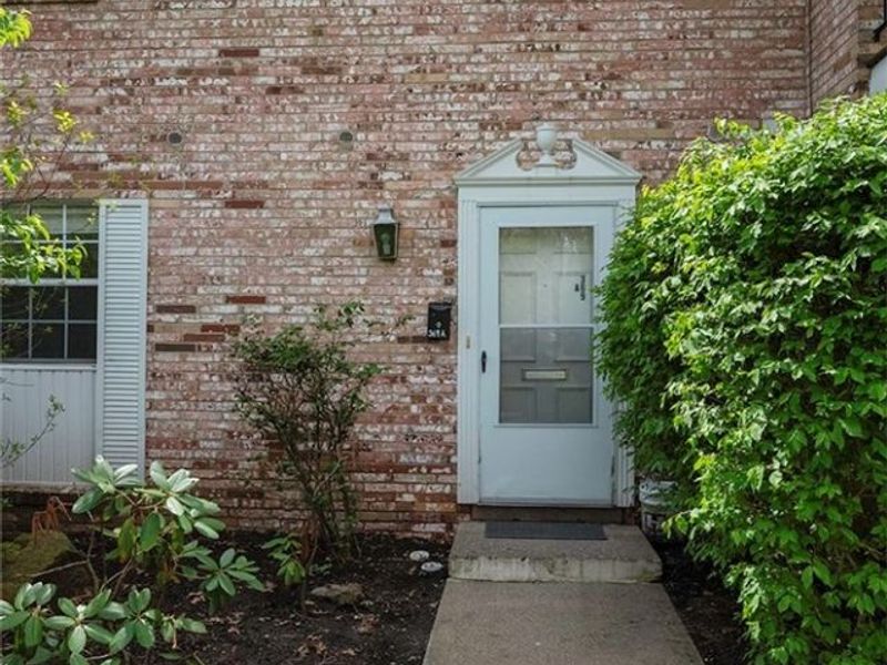 369 Quarry Lane SW, Unit a, Warren, OH 44483 Photo 2