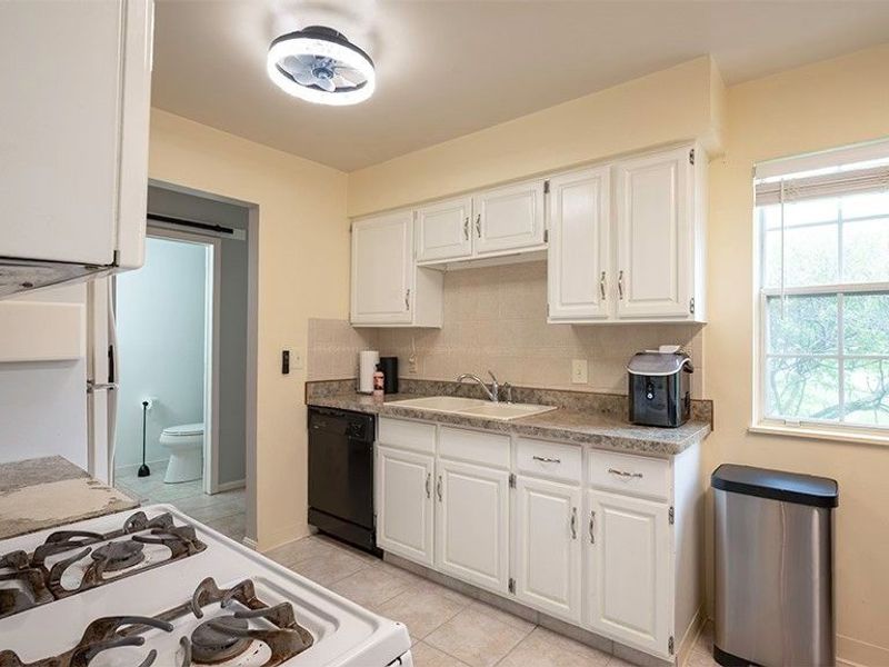 369 Quarry Lane SW, Unit a, Warren, OH 44483 Photo 6