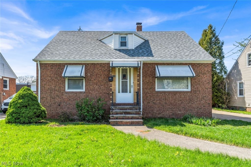 226 E 242nd Street, Euclid, OH 44123 Main Photo