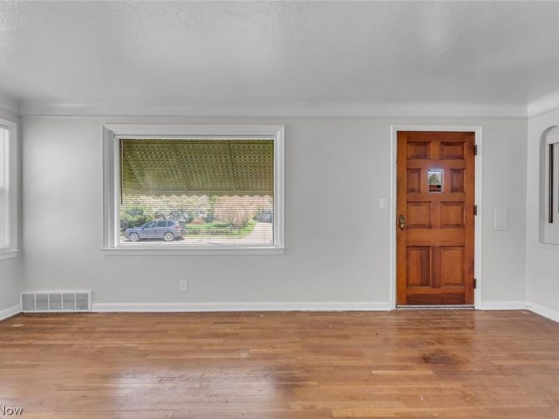 226 E 242nd Street, Euclid, OH 44123 Photo 10