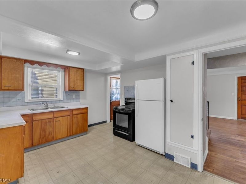 226 E 242nd Street, Euclid, OH 44123 Photo 14