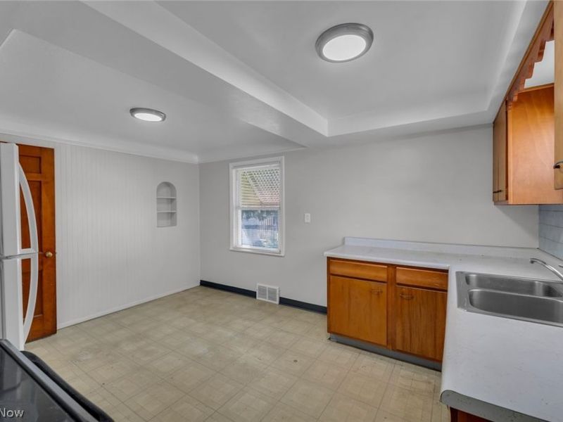 226 E 242nd Street, Euclid, OH 44123 Photo 15