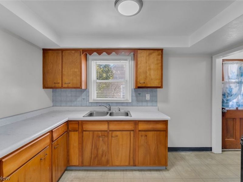 226 E 242nd Street, Euclid, OH 44123 Photo 16