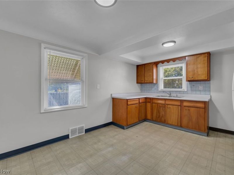 226 E 242nd Street, Euclid, OH 44123 Photo 17