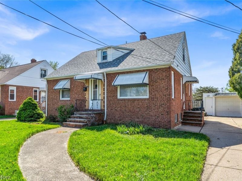 226 E 242nd Street, Euclid, OH 44123 Photo 2