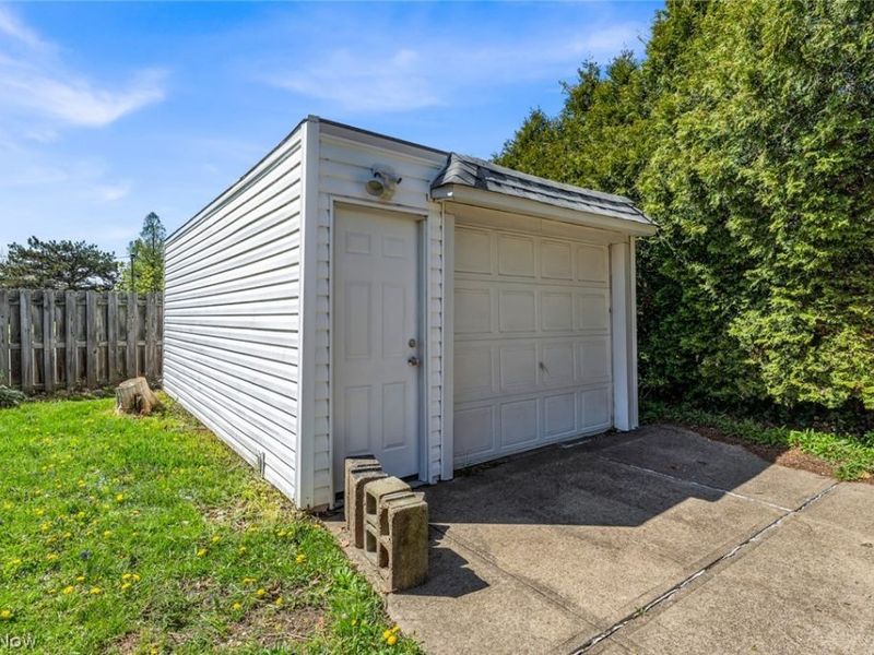 226 E 242nd Street, Euclid, OH 44123 Photo 37