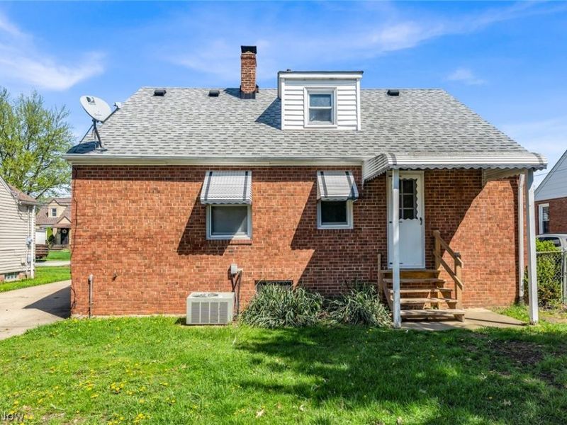 226 E 242nd Street, Euclid, OH 44123 Photo 4