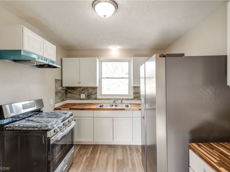 15413 Raymond Street , Maple Heights, OH 44137 Photo 10