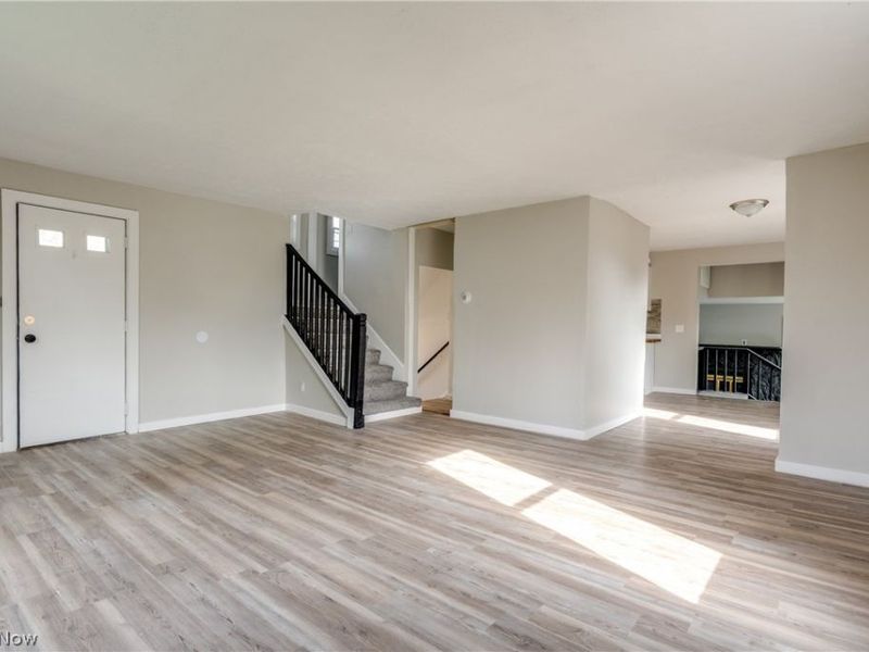 15413 Raymond Street , Maple Heights, OH 44137 Photo 12