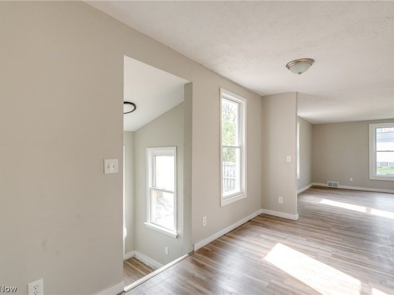 15413 Raymond Street , Maple Heights, OH 44137 Photo 17