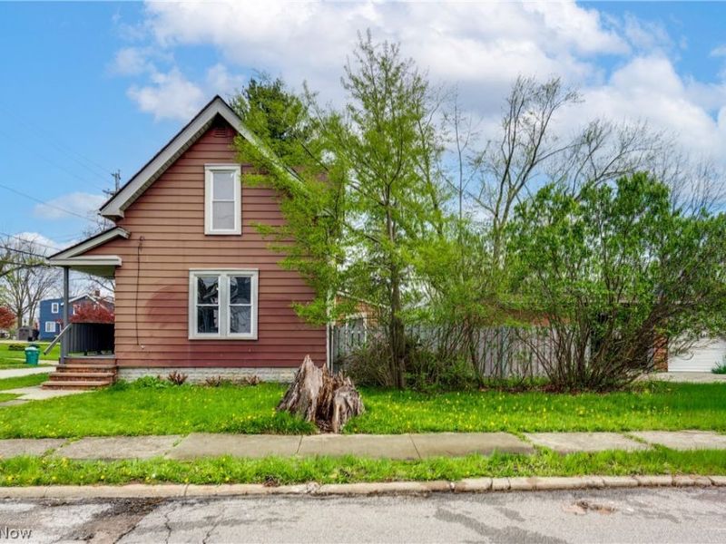 15413 Raymond Street , Maple Heights, OH 44137 Photo 3