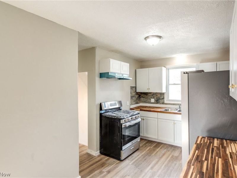 15413 Raymond Street , Maple Heights, OH 44137 Photo 6