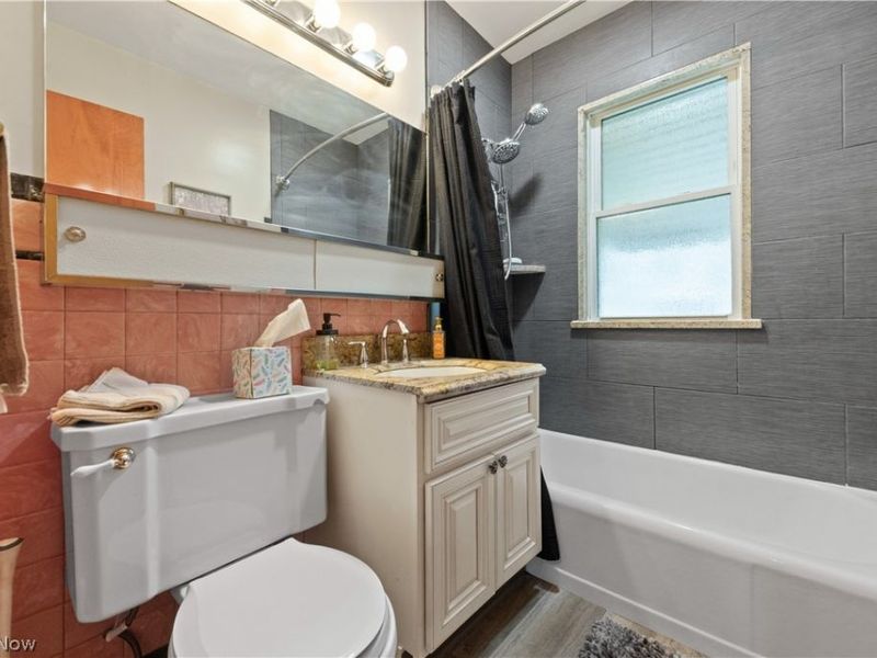 4718 Southwood Drive , Brooklyn, OH 44144 Photo 10