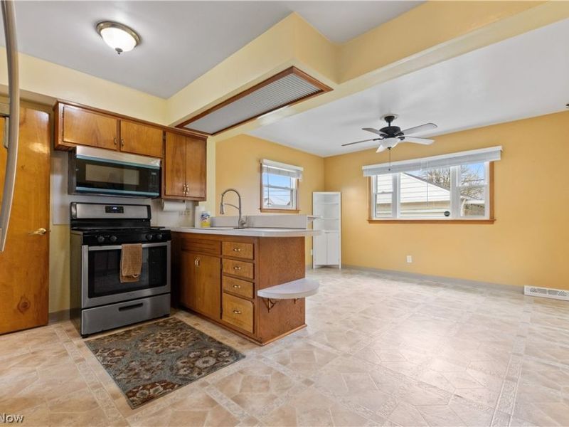 4718 Southwood Drive , Brooklyn, OH 44144 Photo 5