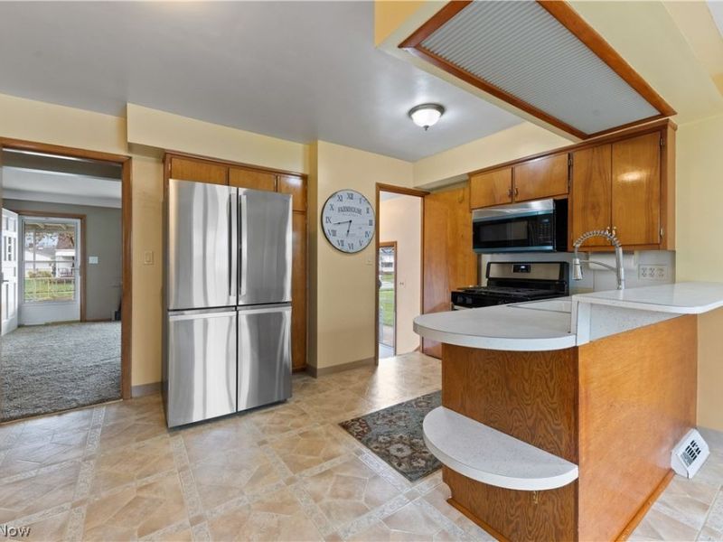 4718 Southwood Drive , Brooklyn, OH 44144 Photo 7