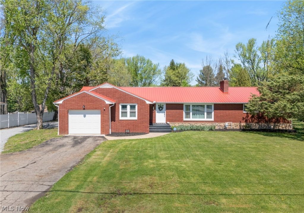 13001 Beeson Street Ne, Alliance, OH 44601 Main Photo