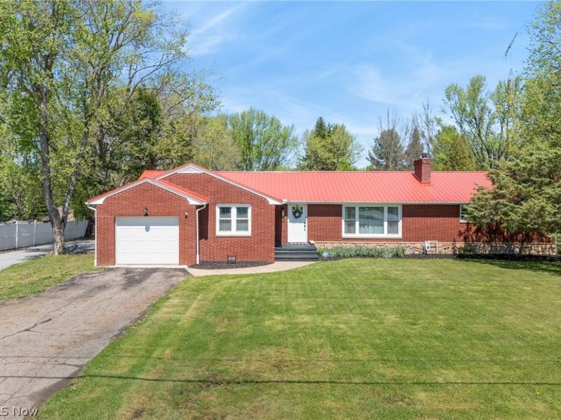 13001 Beeson Street NE, Alliance, OH 44601 Photo 1