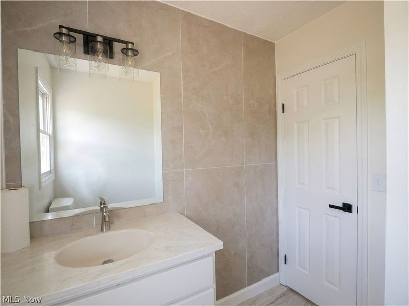 5196 Dickens Drive, Richmond Heights, OH 44143 Photo 12