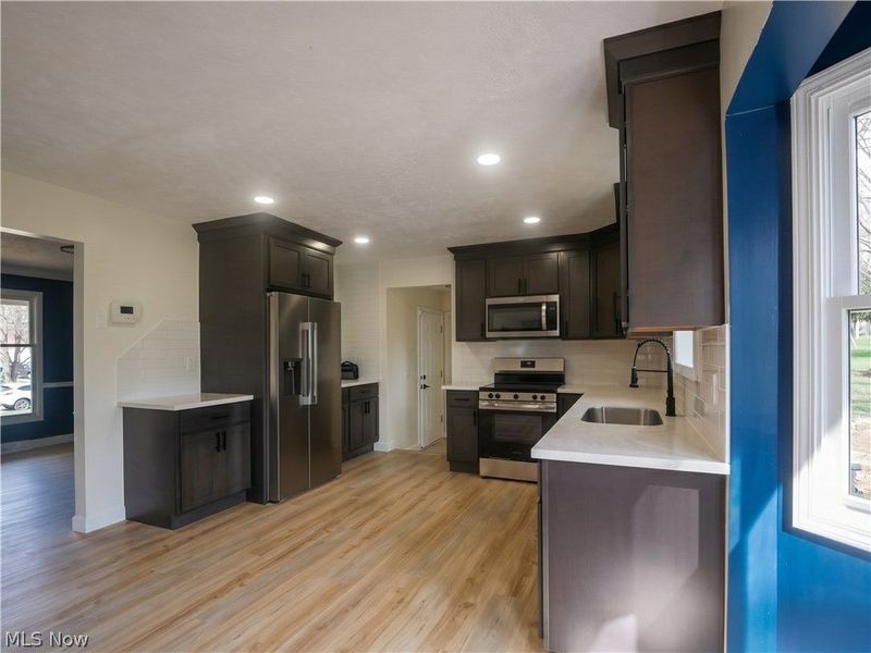 5196 Dickens Drive, Richmond Heights, OH 44143 Photo 5