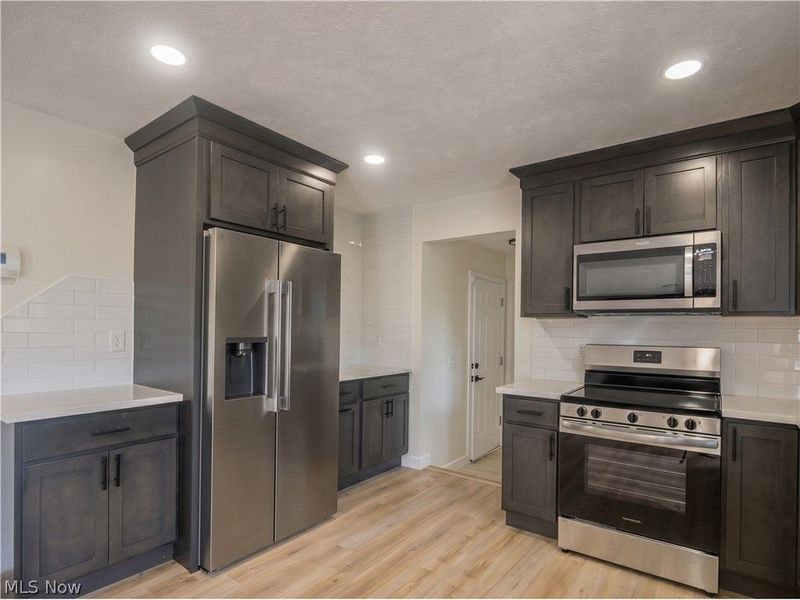 5196 Dickens Drive, Richmond Heights, OH 44143 Photo 9