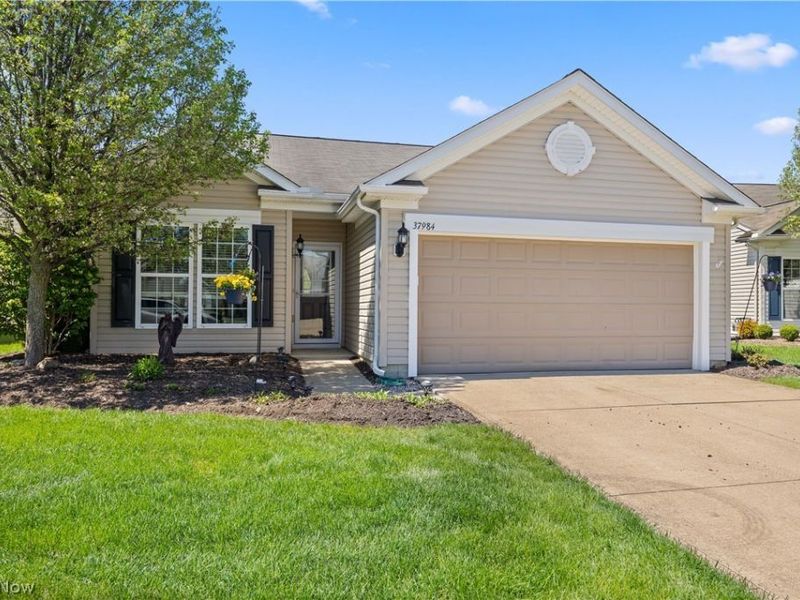 37984 Ashfield Way, North Ridgeville, OH 44039 Photo 2