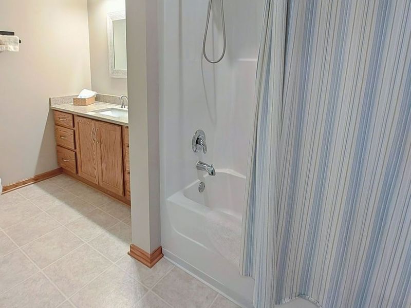 9264 Sharrott Road, Unit 201, Poland, OH 44514 Photo 27