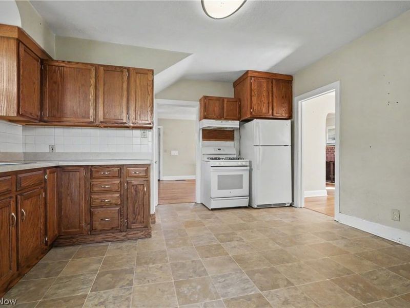 944 Canfield Road , Youngstown, OH 44511 Photo 8