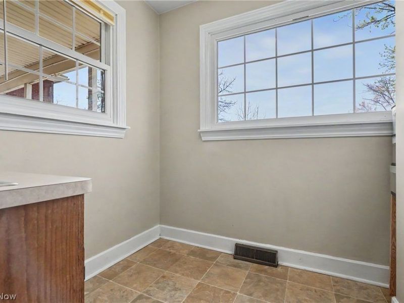 944 Canfield Road , Youngstown, OH 44511 Photo 9