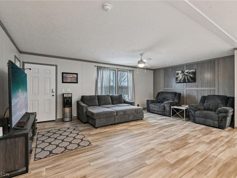 2706 Barn Drive SW, Canton, OH 44706 Photo 2