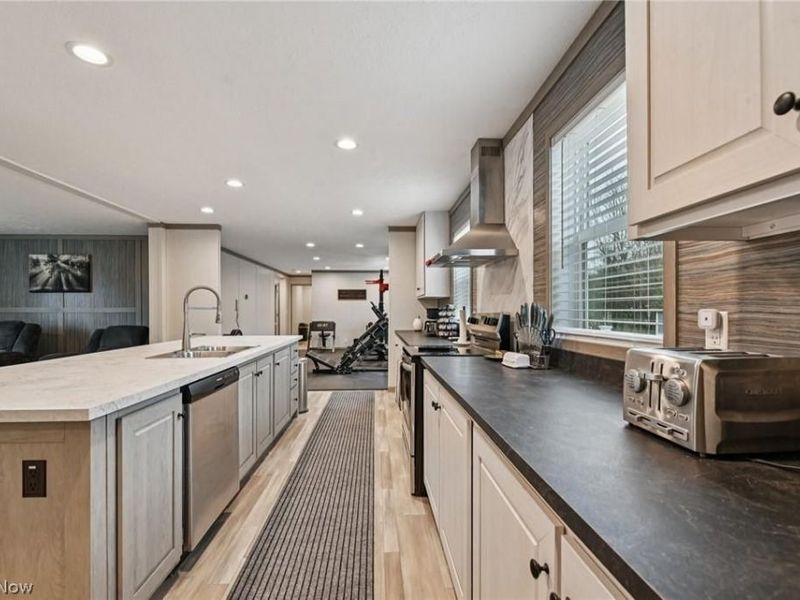 2706 Barn Drive SW, Canton, OH 44706 Photo 3