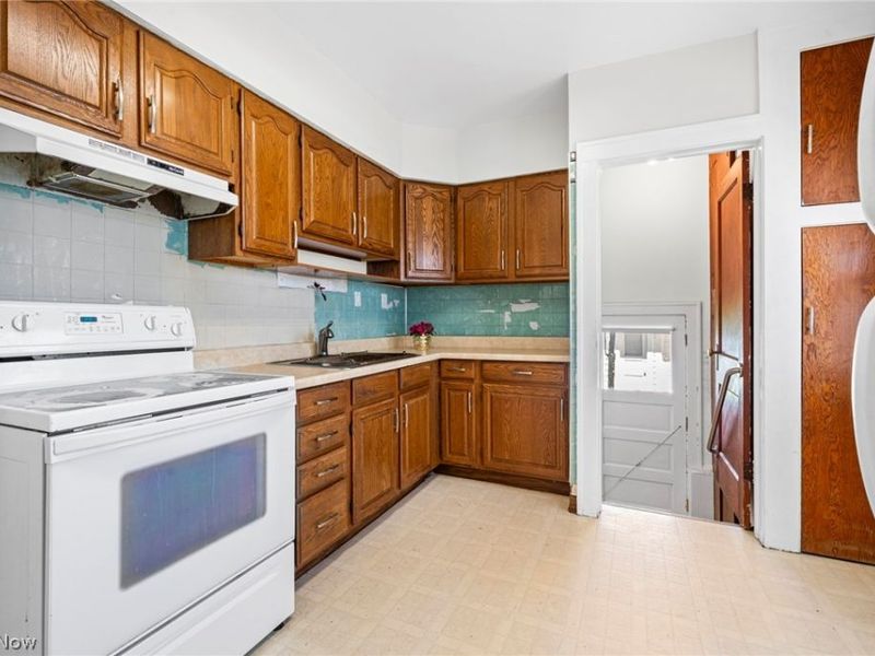 7610 Traymore Avenue , Brooklyn, OH 44144 Photo 11